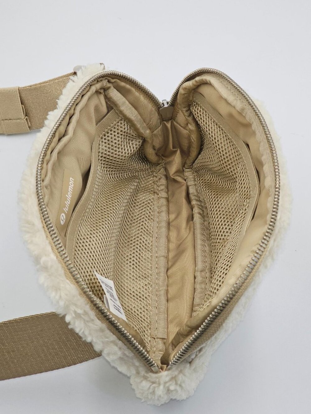 NWOT Lululemon Women's Beige Sherpa Fleece Belt Bag Crossbody Waist Pack  4567 - Picture 11 of 12
